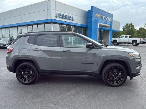 Sting-Gray Clearcoat 2023 Jeep Compass Latitude