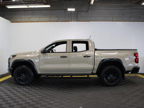 Sand Dune Metallic 2024 Chevrolet Colorado Trail Boss