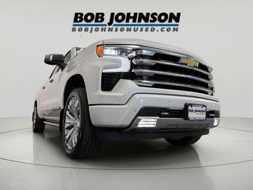 Iridescent Pearl Tricoat 2023 Chevrolet Silverado 1500 High Country