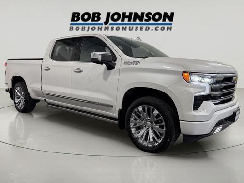 Iridescent Pearl Tricoat 2023 Chevrolet Silverado 1500 High Country