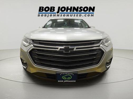 Silver Ice Metallic 2021 Chevrolet Traverse LT Cloth