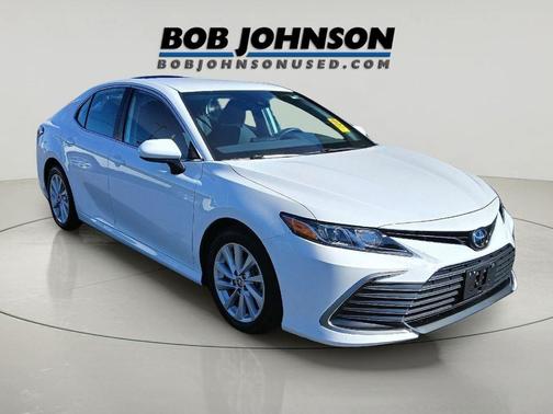 White 2022 Toyota Camry LE