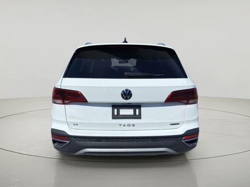 Pure White 2022 Volkswagen Taos 1.5T SE