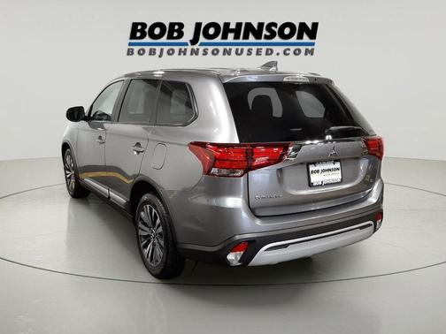 Mercury Gray Metallic 2020 Mitsubishi Outlander SE