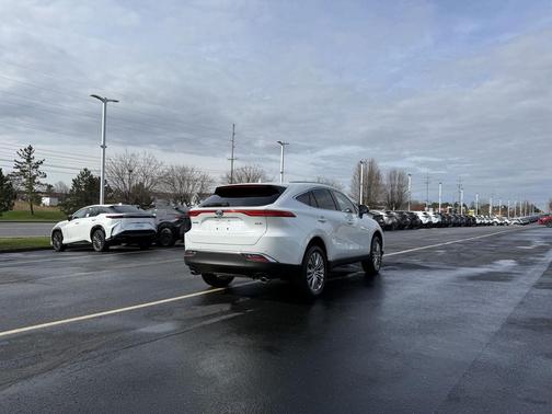 Wind Chill Pearl 2023 Toyota Venza XLE