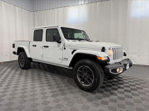 Bright White Clearcoat 2023 Jeep Gladiator Overland