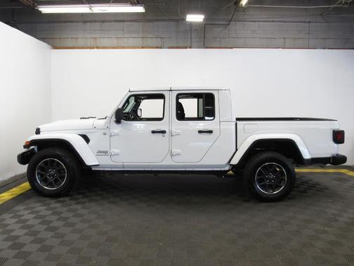 Bright White Clearcoat 2023 Jeep Gladiator Overland
