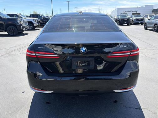 Black Sapphire Metallic 2024 BMW 530 xDrive