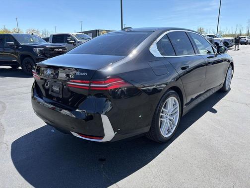 Black Sapphire Metallic 2024 BMW 530 xDrive