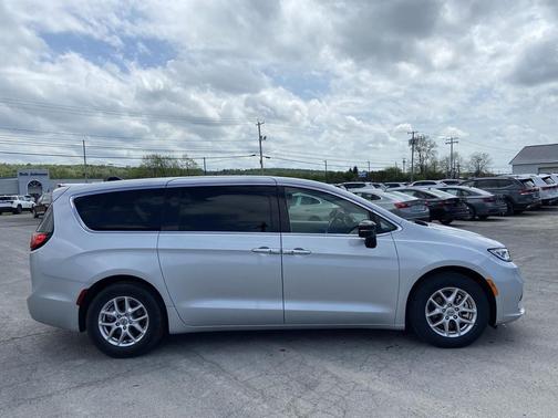 Silver Mist Clearcoat 2024 Chrysler Pacifica Touring L
