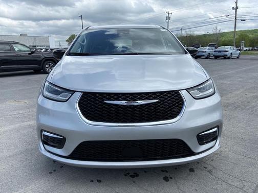 Silver Mist Clearcoat 2024 Chrysler Pacifica Touring L