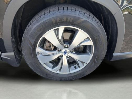 Crystal Black Silica 2021 Subaru Ascent Premium 8-Passenger