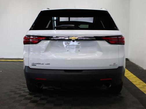 Summit White 2024 Chevrolet Traverse LT Cloth