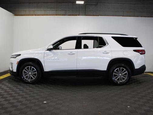 Summit White 2024 Chevrolet Traverse LT Cloth
