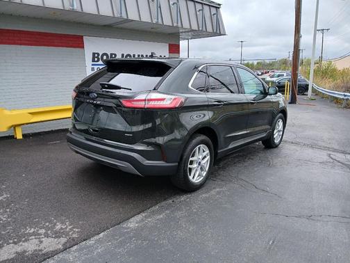 Forged Green Metallic 2022 Ford Edge SEL