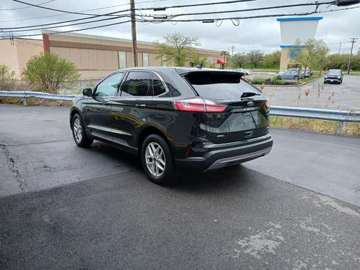 Forged Green Metallic 2022 Ford Edge SEL