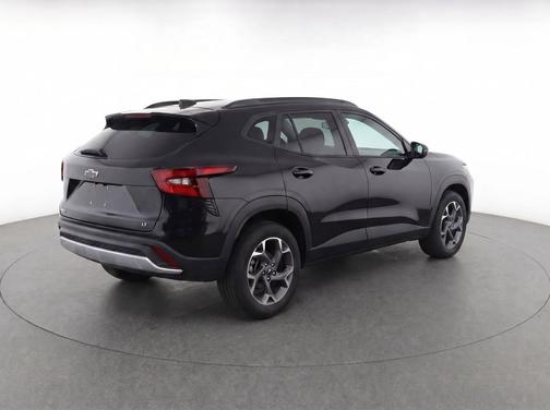 Mosaic Black Metallic 2024 Chevrolet Trax LT