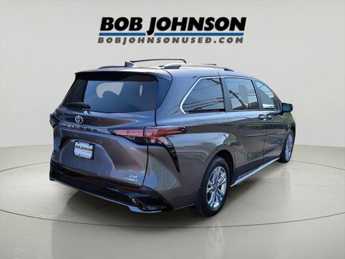 2022 Toyota Sienna XSE 7 Passenger
