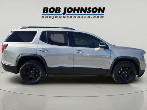 Light Stone Metallic 2022 GMC Acadia AWD AT4