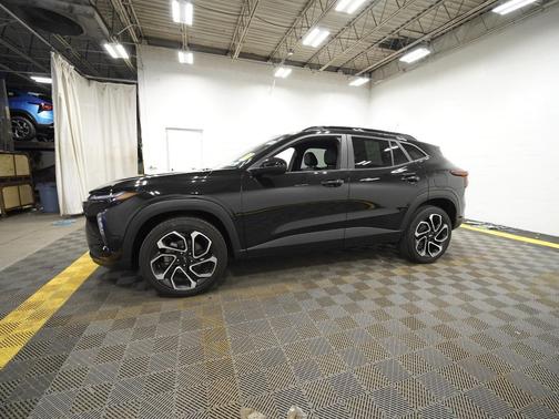 Mosaic Black Metallic 2024 Chevrolet Trax FWD 2RS