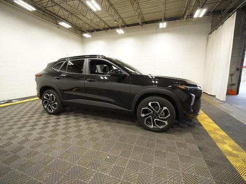 Mosaic Black Metallic 2024 Chevrolet Trax FWD 2RS