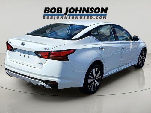 Pearl White Tricoat 2020 Nissan Altima 2.5 SV