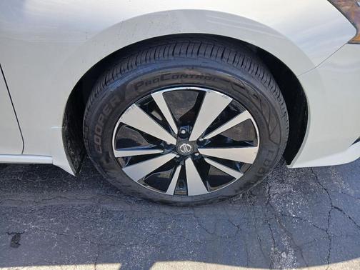 Pearl White Tricoat 2020 Nissan Altima 2.5 SV