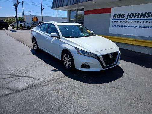 Pearl White Tricoat 2020 Nissan Altima 2.5 SV