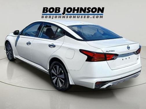 Pearl White Tricoat 2020 Nissan Altima 2.5 SV
