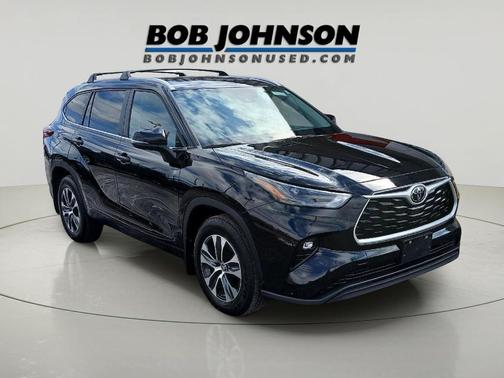 Midnight Black Metallic 2023 Toyota Highlander XLE
