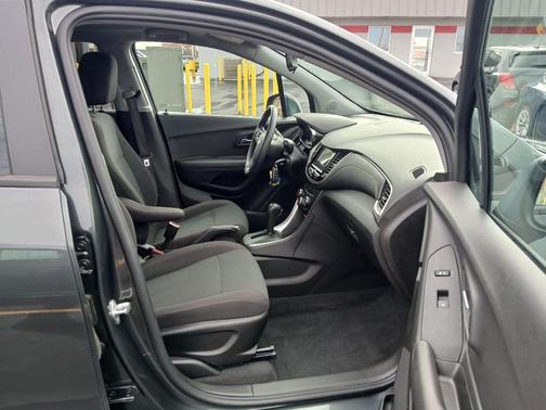 Nightfall Gray Metallic 2019 Chevrolet Trax LS
