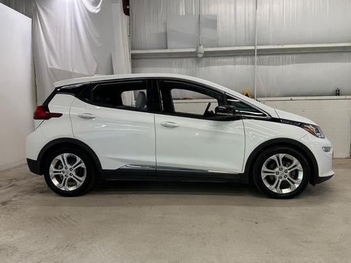 Summit White 2018 Chevrolet Bolt EV LT