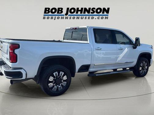 Iridescent Pearl Tricoat 2025 Chevrolet Silverado 3500 High Country