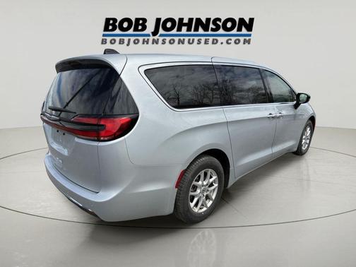 Silver Mist Clearcoat 2024 Chrysler Pacifica Touring L