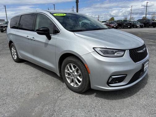 Silver Mist Clearcoat 2024 Chrysler Pacifica Touring L
