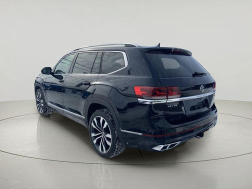 Deep Black Pearl 2023 Volkswagen Atlas 3.6L SEL Premium