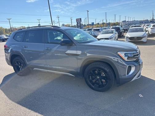 2024 Volkswagen Atlas 2.0T SE w/Technology 4MOTION