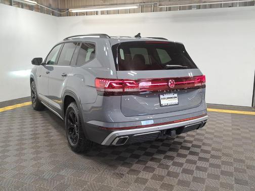 2024 Volkswagen Atlas 2.0T SE w/Technology 4MOTION