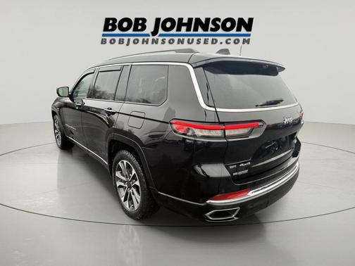 Diamond Black Crystal Pearlcoat 2022 Jeep Grand Cherokee L Overland