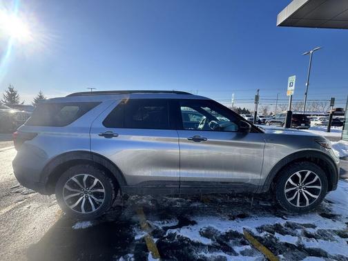 2022 Ford Explorer ST-Line