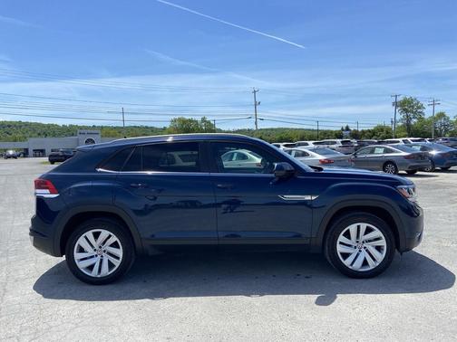 Tourmaline Blue Metallic 2022 Volkswagen Atlas Cross Sport 3.6L V6 SE w/Technology