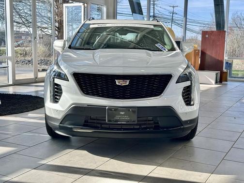 Crystal White Tricoat 2022 Cadillac XT4 Luxury