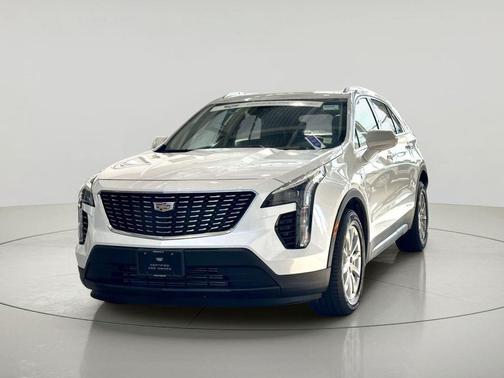 Crystal White Tricoat 2022 Cadillac XT4 Luxury