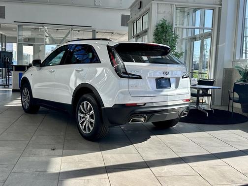 Crystal White Tricoat 2022 Cadillac XT4 Luxury