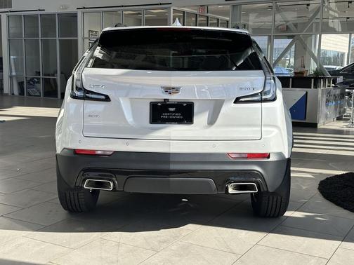 Crystal White Tricoat 2022 Cadillac XT4 Luxury