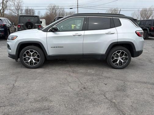 Silver Zynith Metallic Clearcoat 2024 Jeep Compass Limited
