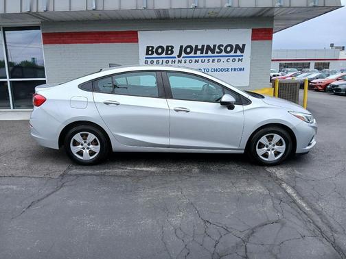Silver Ice Metallic 2018 Chevrolet Cruze LS