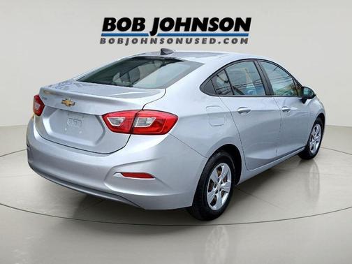 Silver Ice Metallic 2018 Chevrolet Cruze LS