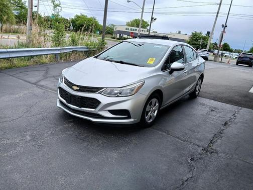 Silver Ice Metallic 2018 Chevrolet Cruze LS
