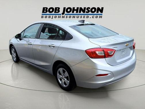 Silver Ice Metallic 2018 Chevrolet Cruze LS